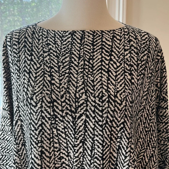 Lululemon Retired Poncho, O/S, Like New - Picture 4 of 9